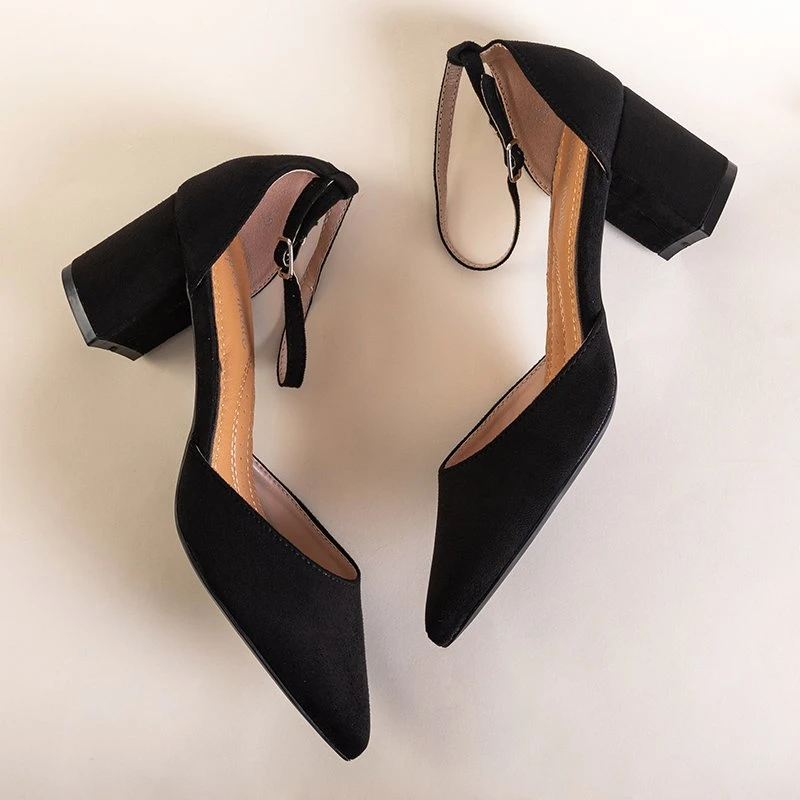 OUTLET Czarne damskie sandały na słupku Rumila - Obuwie