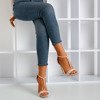 Beżowe sandały na wyższej szpilce Nastuli - Obuwie