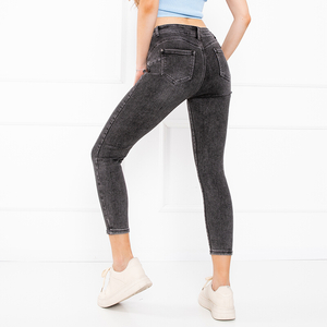 Ciemnoszare damskie spodnie jeansowe z łańcuszkiem - Odzież