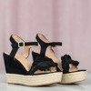 Czarne sandały na koturnie z falbankami Alisa - Obuwie