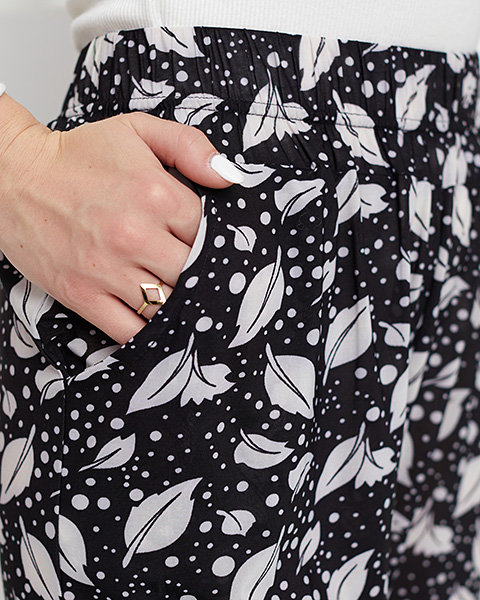 Czarno-białe wzorzyste zwiewne spodnie damskie PLUS SIZE - Odzież