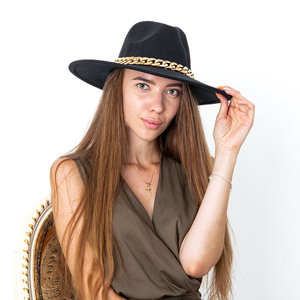 Czarny kapelusz damski ze złotym łańcuszkiem - Akcesoria