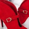 Czerwone botki na wyższej szpilce z klamerką Deep Elegance - Obuwie