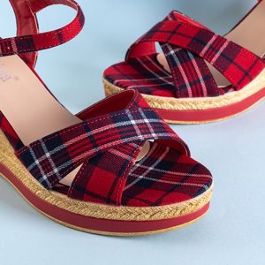 Damskie czerwone sandały w kratkę na koturnie Luqio - Obuwie