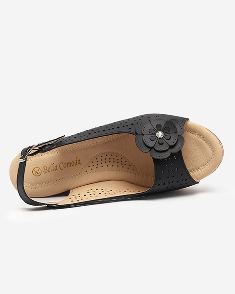OUTLET Ażurowe czarne damskie sandały na koturnie Guliom - Obuwie