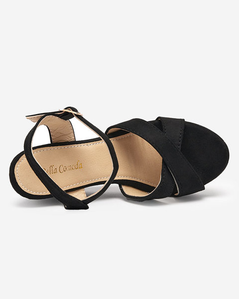 OUTLET Czarne damskie sandały na koturnie Deklis - Obuwie