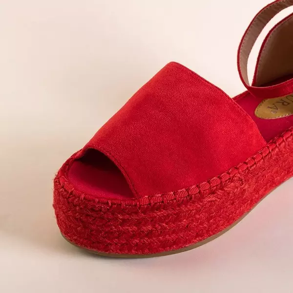 OUTLET Czerwone damskie sandały na platformie Ponera - Obuwie