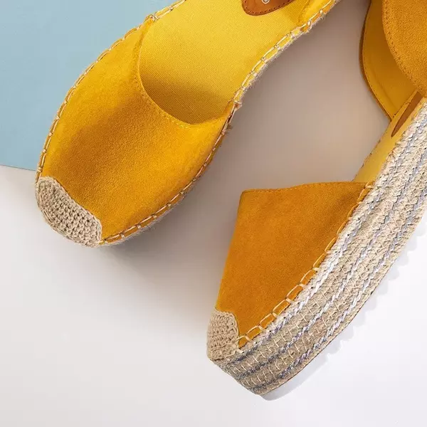 OUTLET Żółte damskie sandały a'la espadryle na platformie Indira - Obuwie