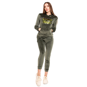 Zielony welurowy damski komplet dresowy - Odzież