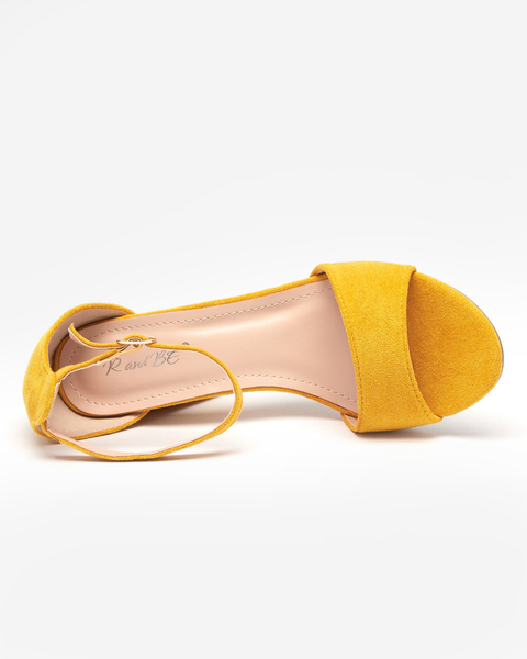 Żółte damskie sandały eko-zamszowe na słupku Mokafi- Obuwie