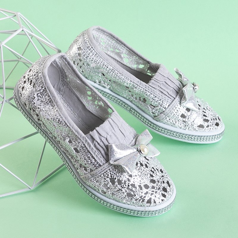 OUTLET Сірі мереживні дитячі сліпони зі сріблястою обробкою Ozara - Взуття