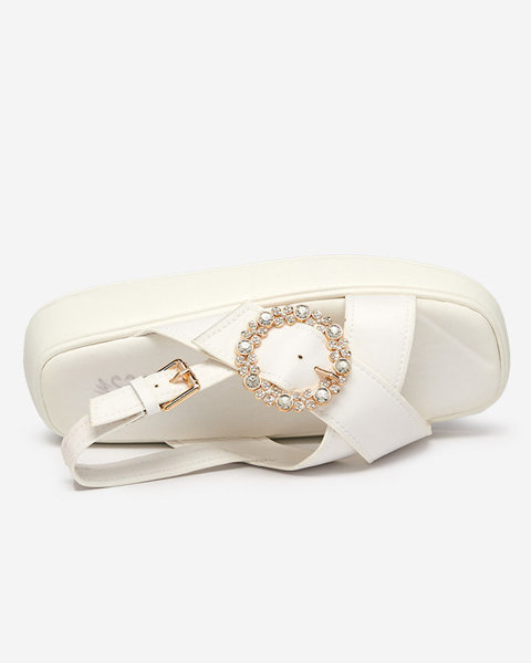 OUTLET Жіночі білі босоніжки на плоскій підошві Senire - Взуття
