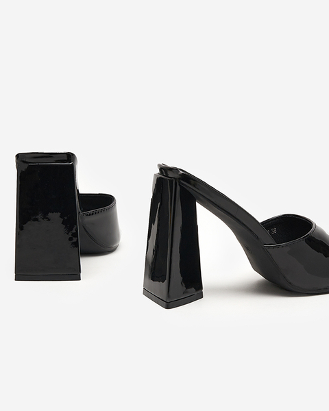 OUTLET Жіночі чорні тапочки на вищому трикутному стовпі Kegita - Взуття