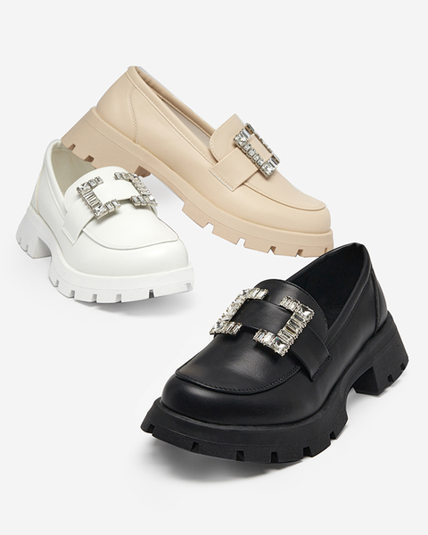 OUTLET Жіночі матові білі туфлі зі сріблястою пряжкою Vusito - Взуття