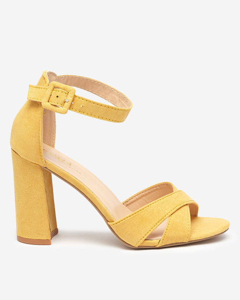 OUTLET Жовті жіночі босоніжки на посту Lexyra - Взуття
