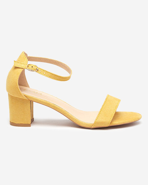 OUTLET Жовті жіночі босоніжки на посту Неліно - Взуття