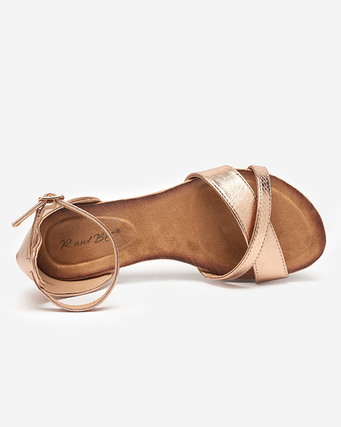 OUTLET Золоті жіночі сандалі на плоскій підошві Ruddy - Взуття