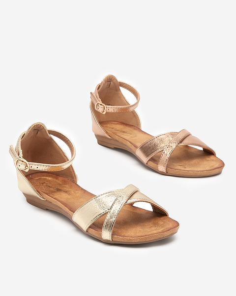 OUTLET Золоті жіночі сандалі на плоскій підошві Ruddy - Взуття